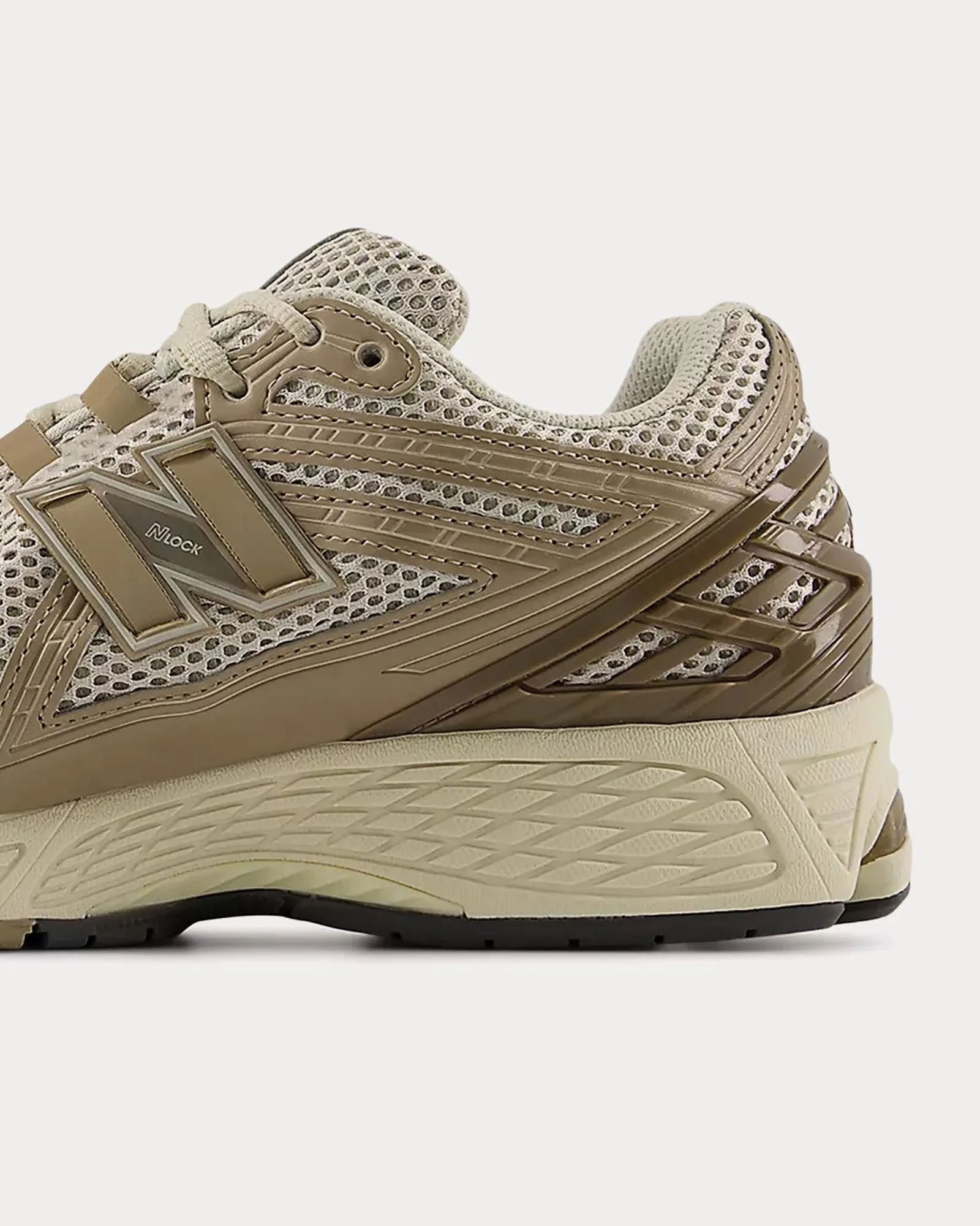 1906r Timberwolf / Mindful Grey / Moonbeam Low Top Sneakers