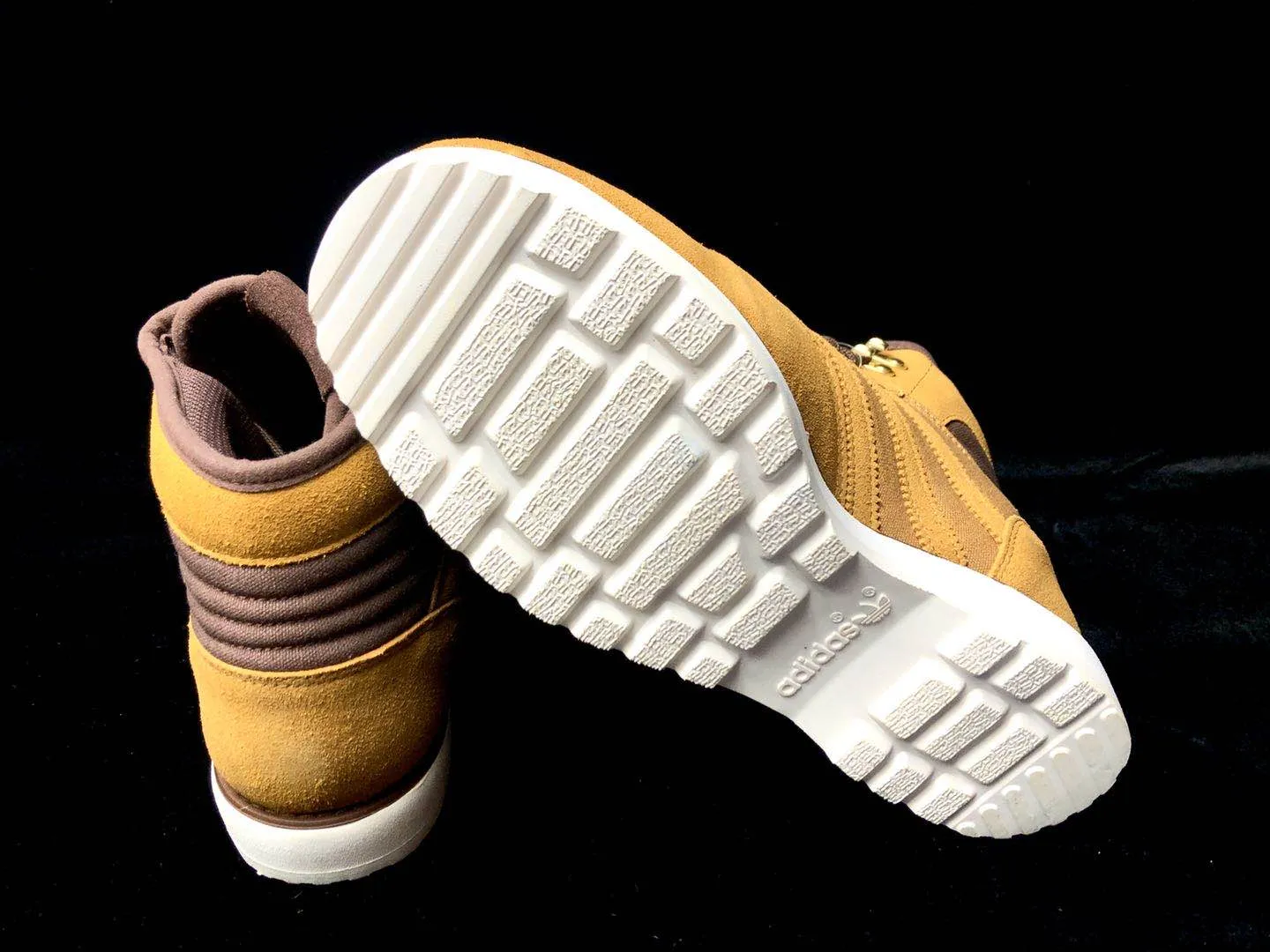 ADIDAS NAVVY 2 WHEAT BEIGE WHITE BROWN TRAINER BOOTS M20645