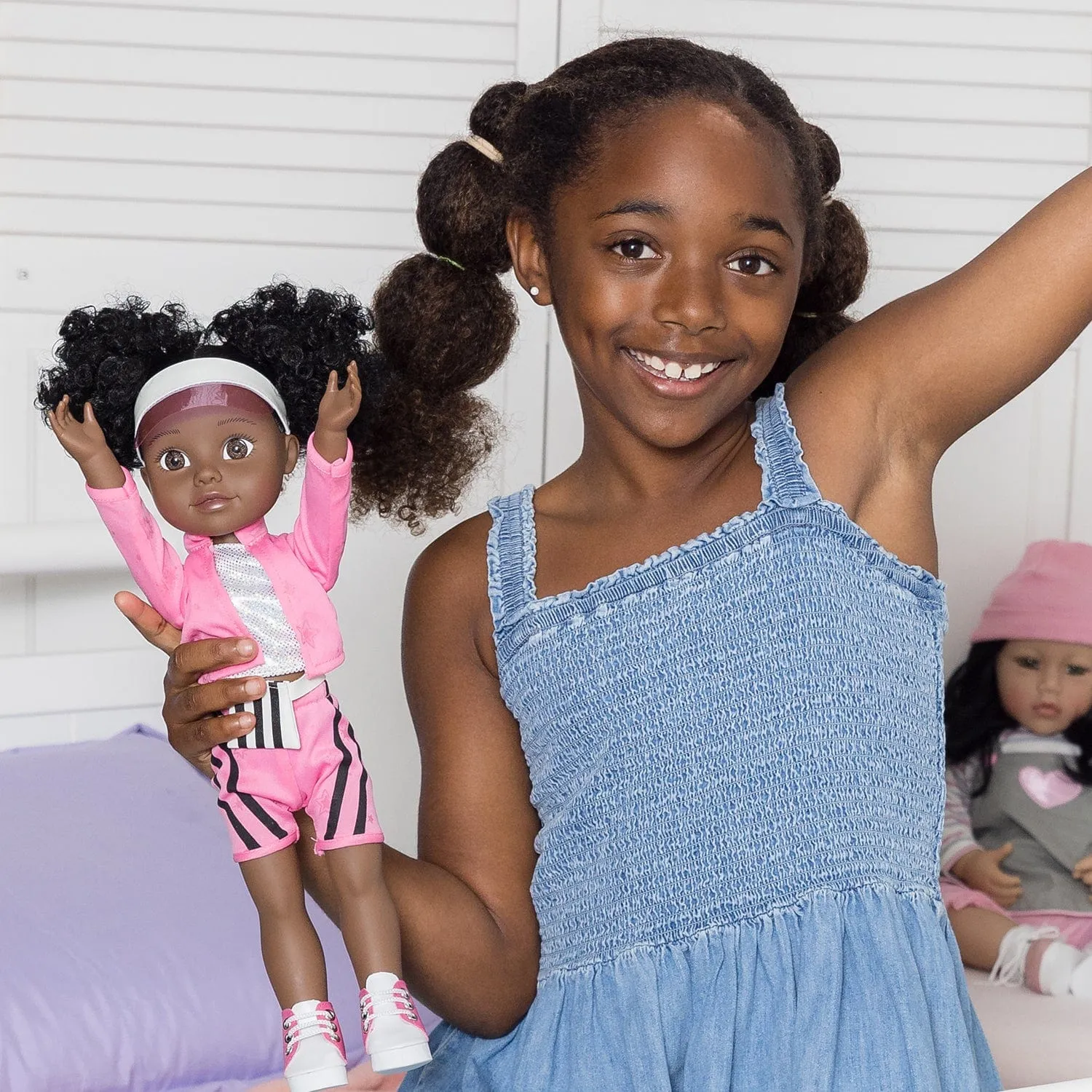 Adora Glow Girls African American Doll Set with Glow-in-the-Dark Clothes & Accessories - Serena