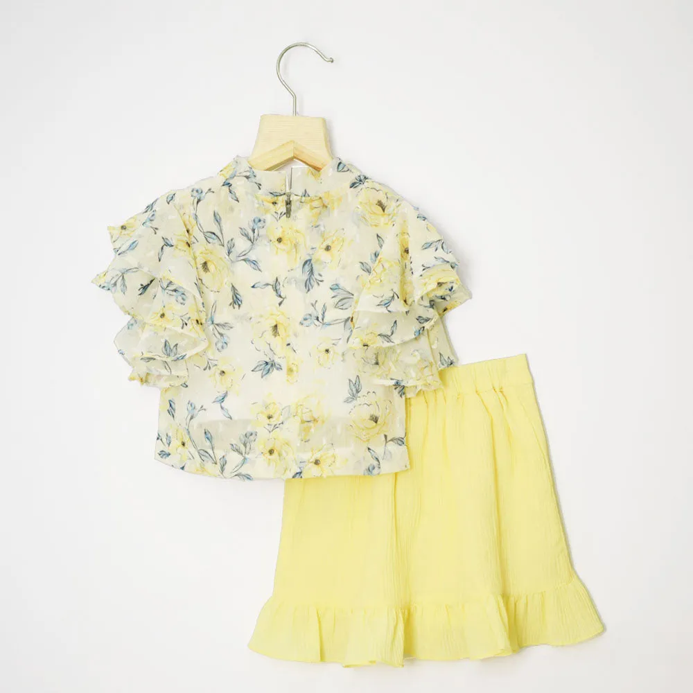 Floral Layered Sleeves Top With Yellow Overlap Frill Shorts