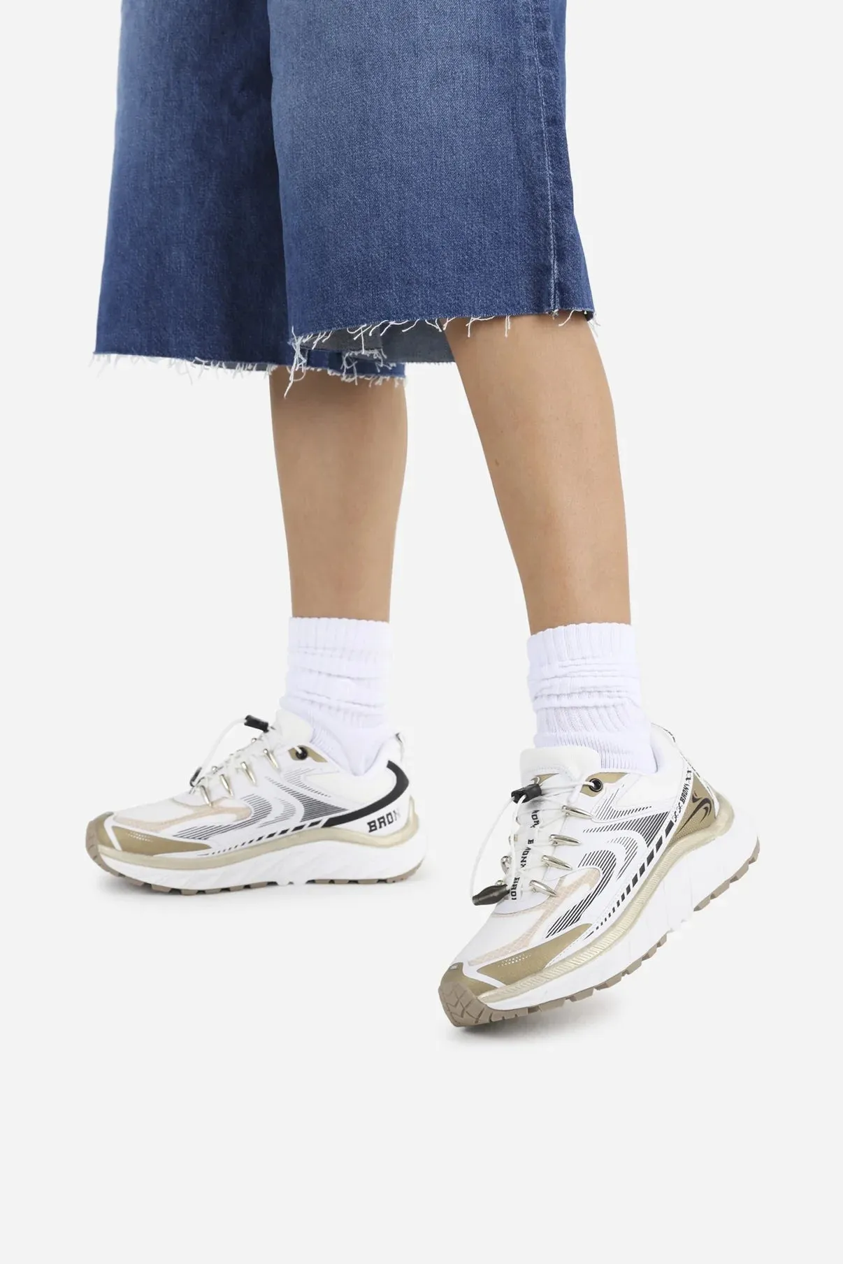 Track-err sneaker - white/gold
