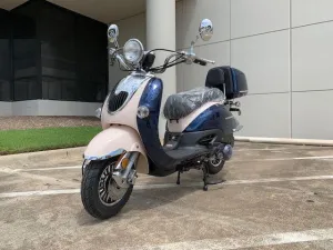 Trailmaster Sorrento 150cc Great Euro Style scooter, Free Removeable Storage Trunk, Chrome Accents, Two Tone dual stage paint