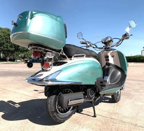 Trailmaster Sorrento 50 Retro scooter Euro Style Moped 49.5 cc Electric start Great Gas Mileage