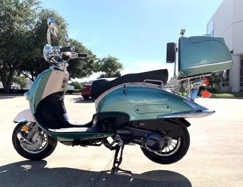 Trailmaster Sorrento 50 Retro scooter Euro Style Moped 49.5 cc Electric start Great Gas Mileage