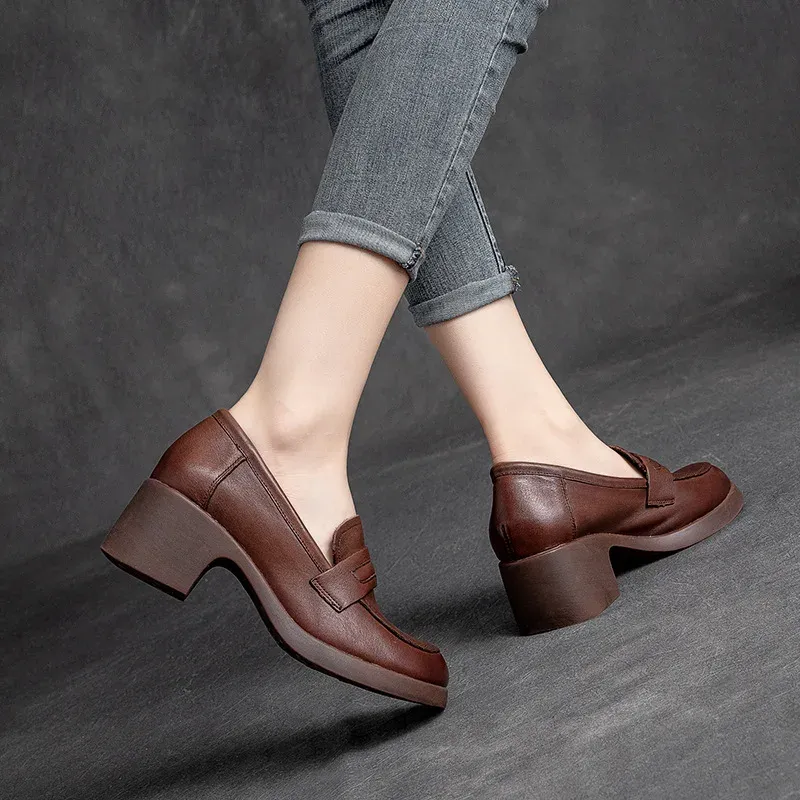 USS Shoes Omary Women's Square Heel Pumps