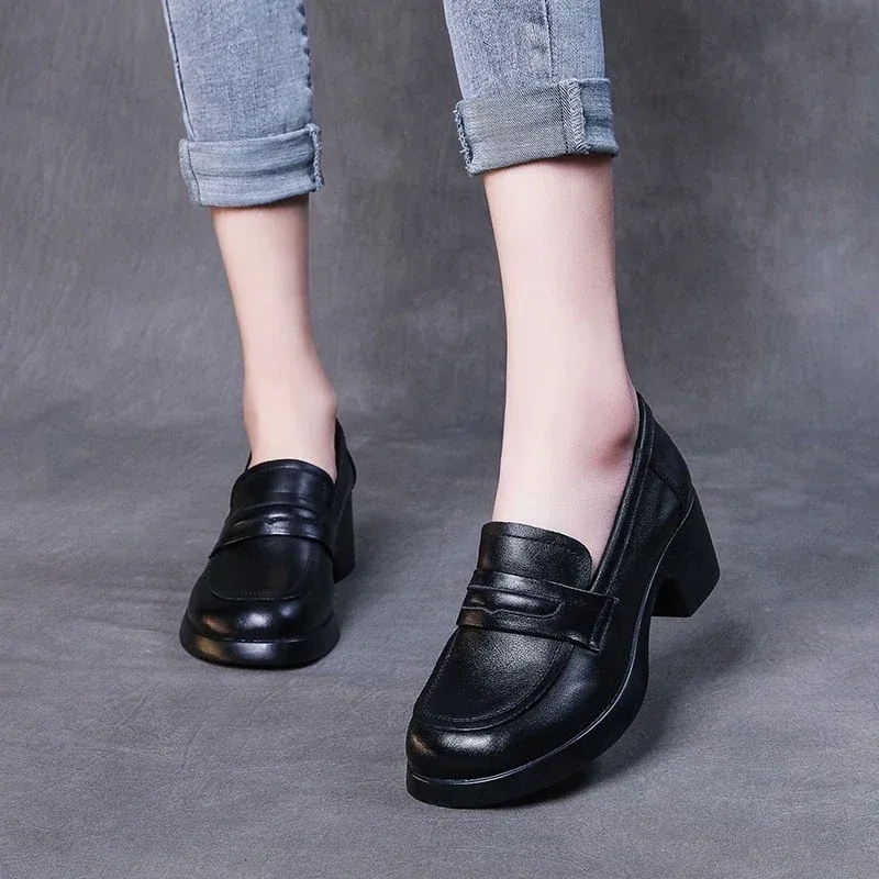 USS Shoes Omary Women's Square Heel Pumps