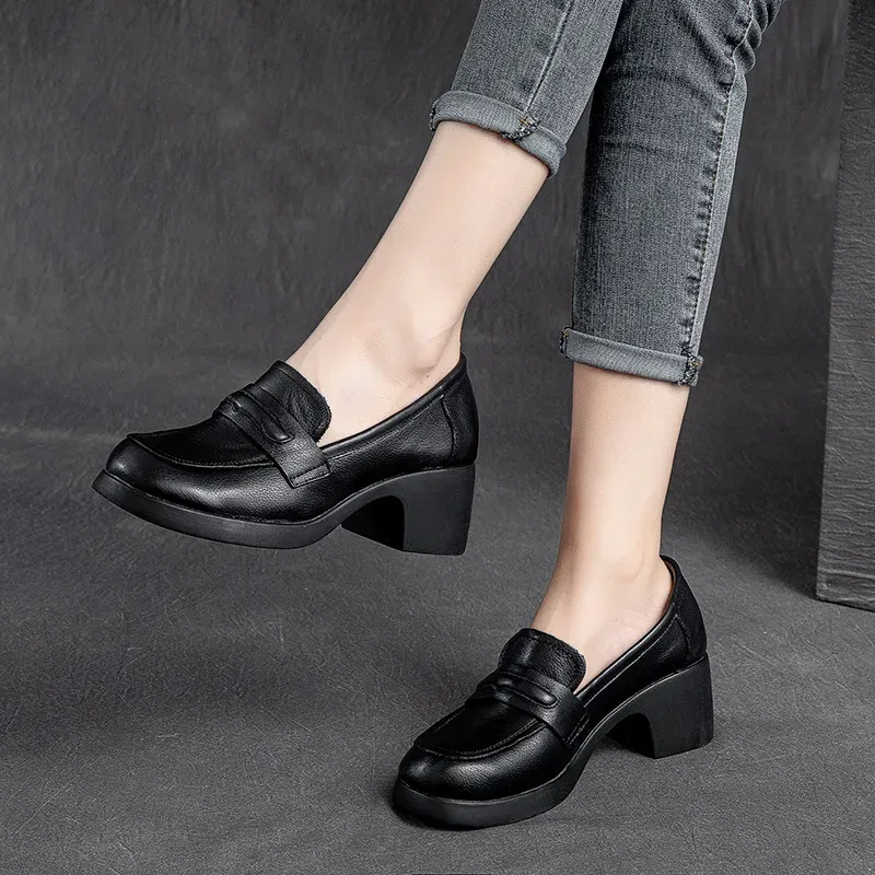 USS Shoes Omary Women's Square Heel Pumps
